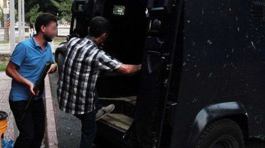 Adana&rsquo;da Ter&ouml;r Operasyonu: 20 G&ouml;zaltı