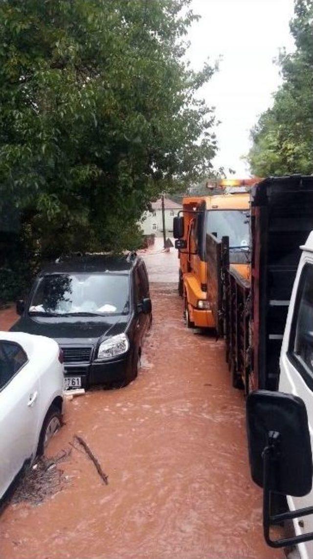 Bartın’da Selde Mahsur Kalan Otobüse Ulaşıldı