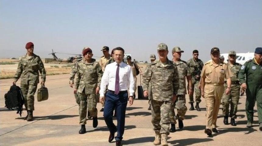 Genelkurmay Başkanı Akar, Kuvvet Komutanları İle Diyarbakır&rsquo;a Geldi