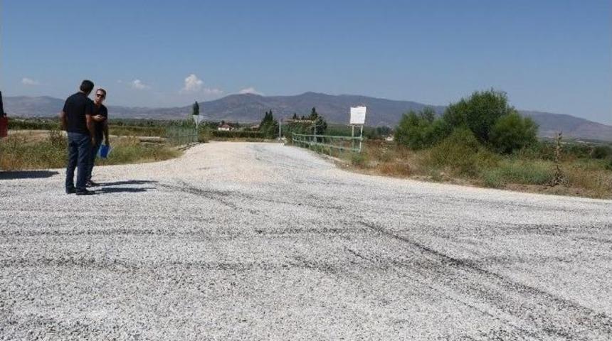 B&uuml;y&uuml;kşehir, Salihli&rsquo;yi Asfaltlıyor