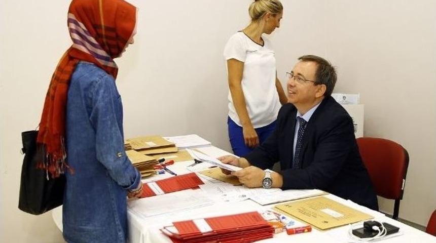 Yabancı Uyruklu &Ouml;ğrencilerin Kayıtları S&uuml;r&uuml;yor