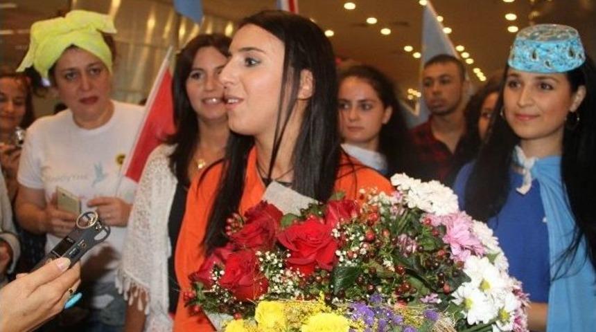 Kırımlı Tatar Şarkıcı Jamala Destek İ&ccedil;in T&uuml;rkiye&rsquo;de
