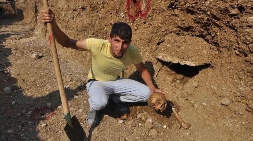 Altyapı &Ccedil;alışmalarında Mezarlık &Ccedil;ıktı