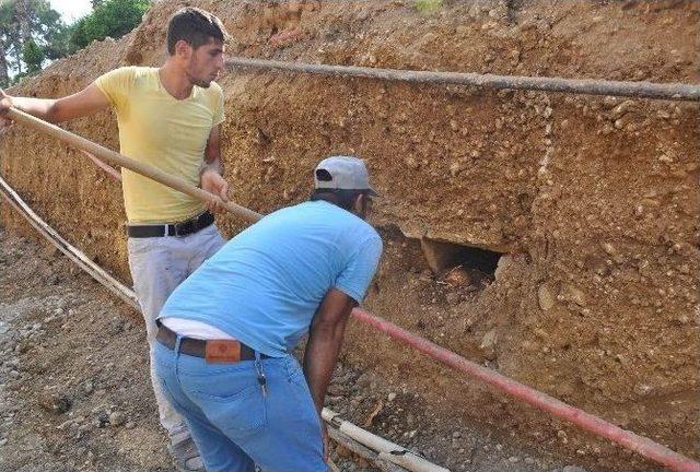 Altyapı Çalışmalarında Mezarlık Çıktı