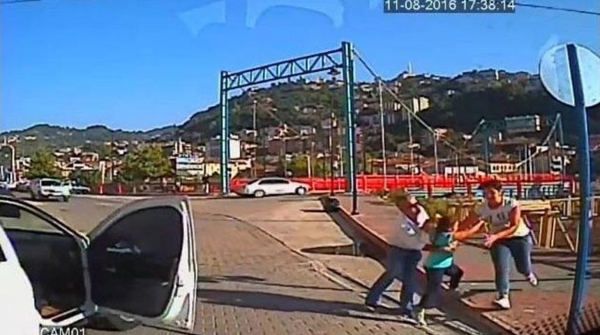 Eşinden 4 Yıl &Ouml;nce Boşanan Koca, İki &Ccedil;ocuğunu Parkta Oynarken Ka&ccedil;ırdı