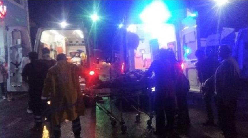 (bartın) İki Ara&ccedil; Kafa Kafaya &Ccedil;arpıştı: 5 Yaralı