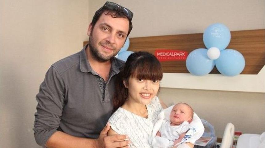 Endonezya&rsquo;da Sıtmaya Yakalandı, Hayatının Aşkını Buldu