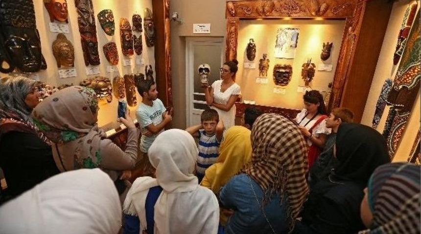 Suriyeli &Ccedil;ocuklar Mask M&uuml;zesi&rsquo;nde