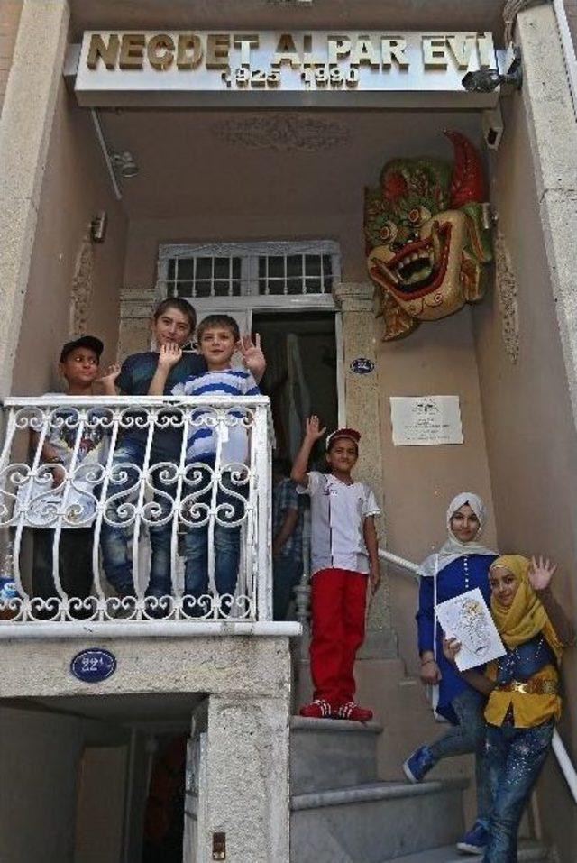 Suriyeli &Ccedil;ocuklar Mask M&uuml;zesi&rsquo;nde 2