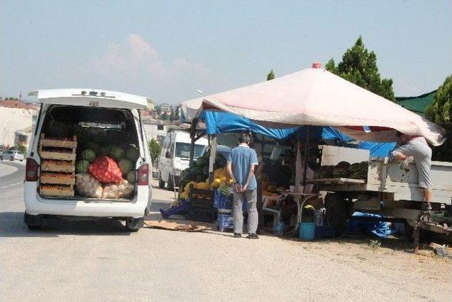 Osmaneli’nde Yerli Karpuz Ve Kavun Satışları Çiftçinin Yüzünü Güldürdü