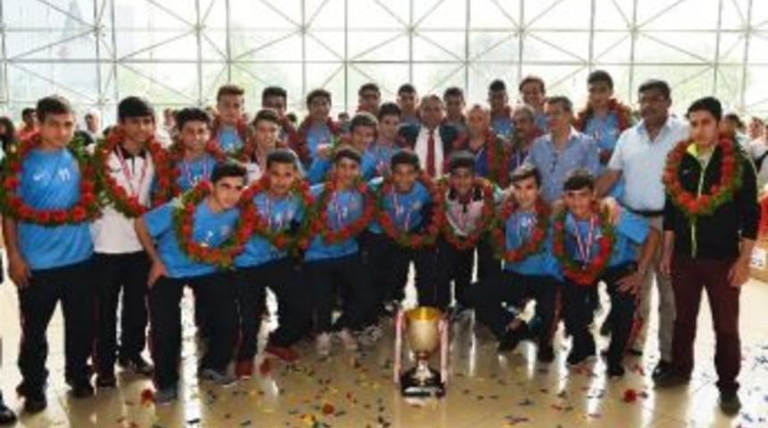 Şampiyon U17’ler Fenerbahçe’yle Karşılaşıyor