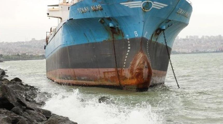 Samsun&rsquo;da Gemi Kayalıklara Oturdu