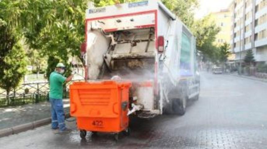 &Ccedil;&ouml;p Konteynerlerine &Uuml;&ccedil; Dakikada Temizlik