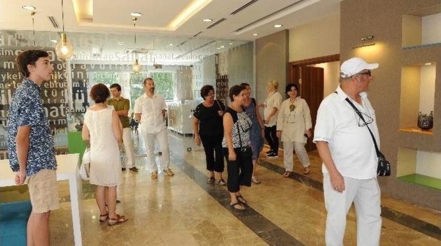 &rsquo;sanatın &Ouml;z&uuml;-ateşin S&ouml;z&uuml;&rsquo;, Tuzla Belediyesi Rumeli K&uuml;lt&uuml;r Merkezi&rsquo;nde Sergileniyor