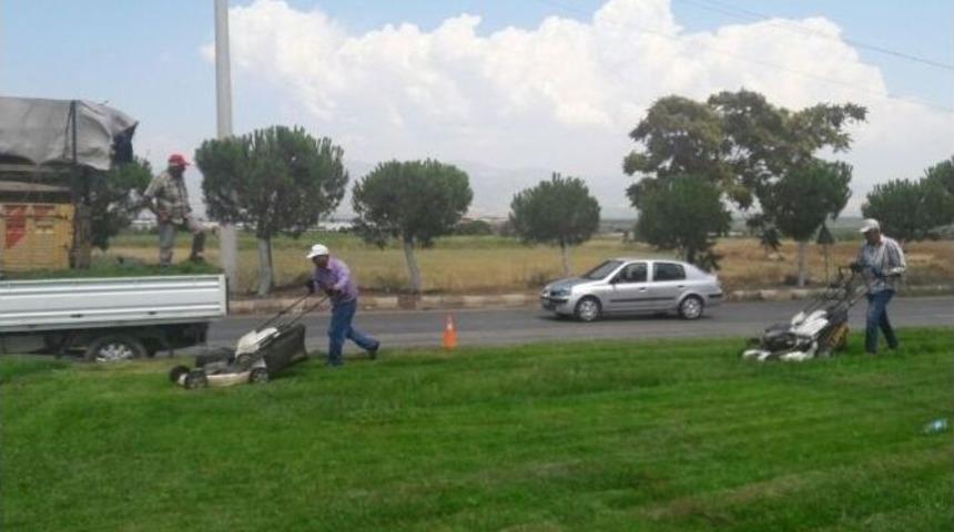 Alaşehir Parkları Bakımdan Ge&ccedil;irildi