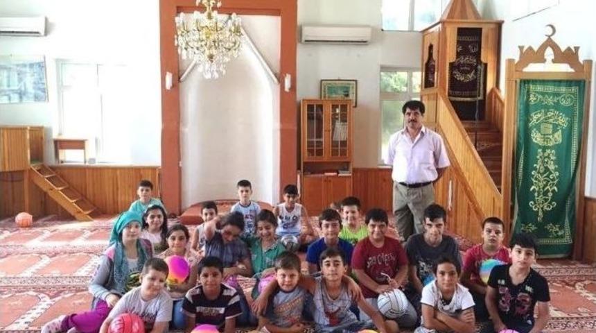 Kuran &Ouml;ğrenen &Ccedil;ocuklara Hediye