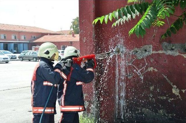 Ankara İtfaiyesinden Her Türlü Yangına Etkin Müdahale