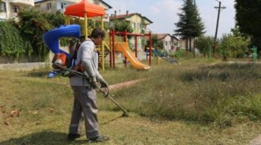 Serdivan&rsquo;da Parklar Temizleniyor