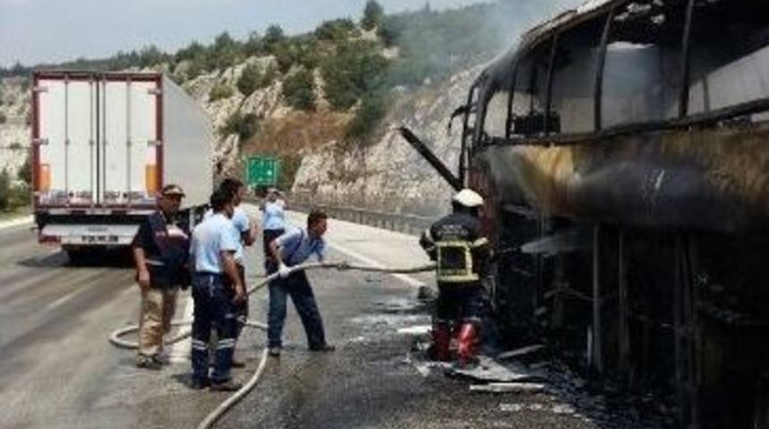 Yolcu Otob&uuml;s&uuml; Seyir Halindeyken Yandı