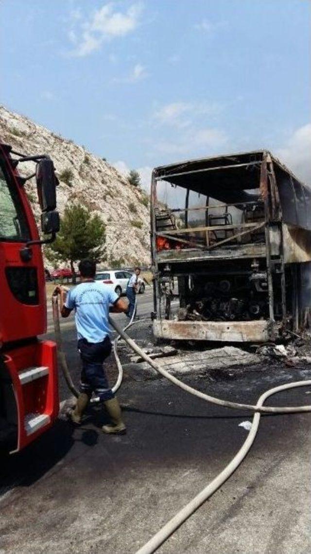 Yolcu Otobüsü Seyir Halindeyken Yandı