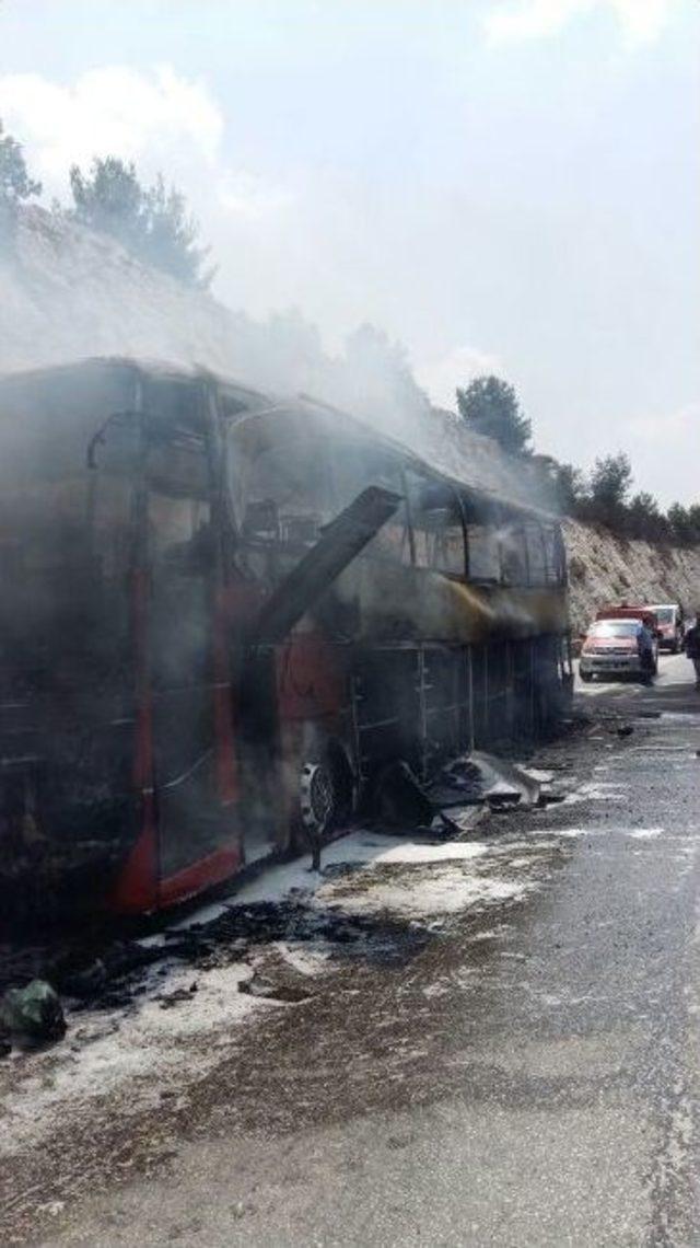 Yolcu Otobüsü Seyir Halindeyken Yandı