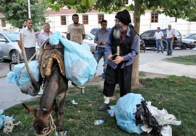 Çevre Kirliliğine Eşeklerle Dikkat Çektiler