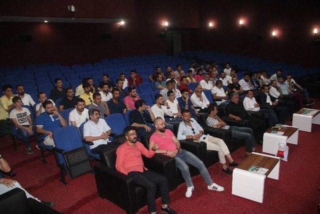 Elazığ’da Erkek Kuaförlere Seminer Verildi