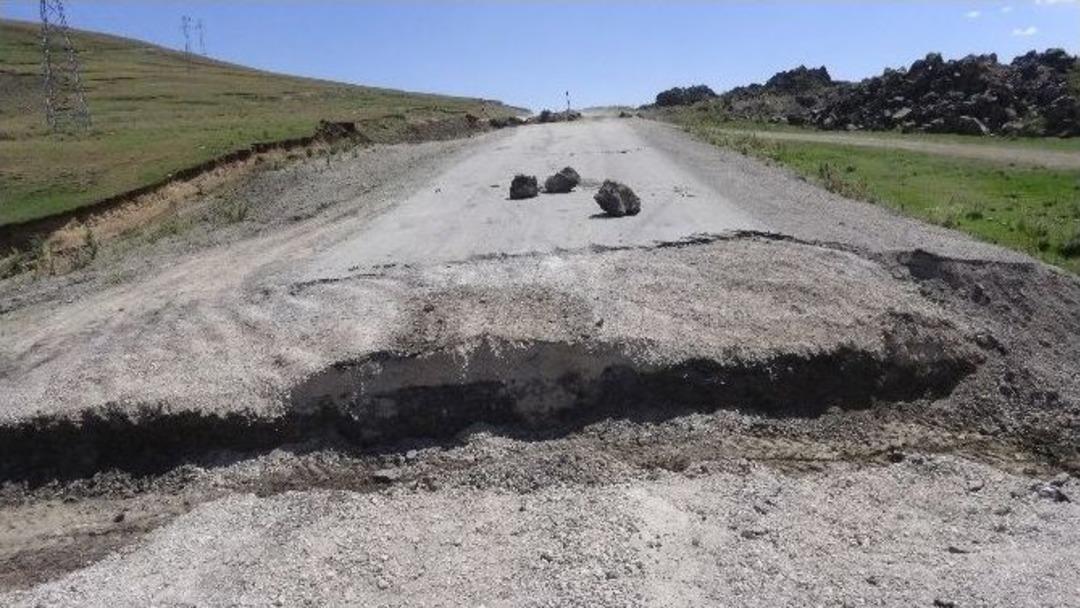 Valilik Kararınca Kapatılan Tend&uuml;rek Dağı Yoluna Hendek Kazıldı