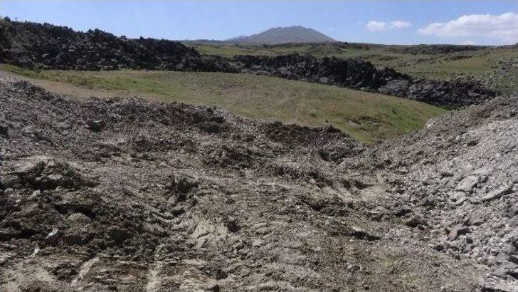 Valilik Kararınca Kapatılan Tendürek Dağı Yoluna Hendek Kazıldı G1