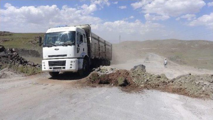 Valilik Kararınca Kapatılan Tendürek Dağı Yoluna Hendek Kazıldı G3