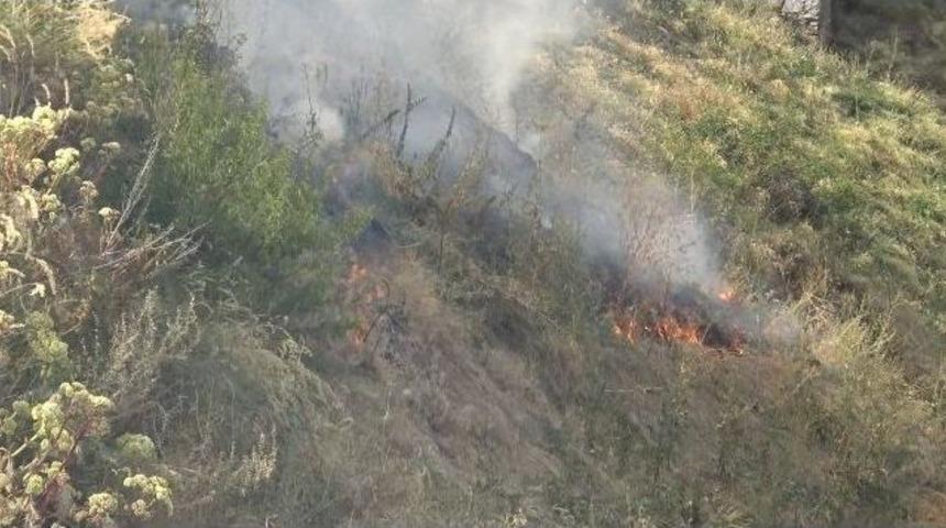 Kars’ta Kimliği Belirsiz Kişiler Dağda Yangın Çıkarttı