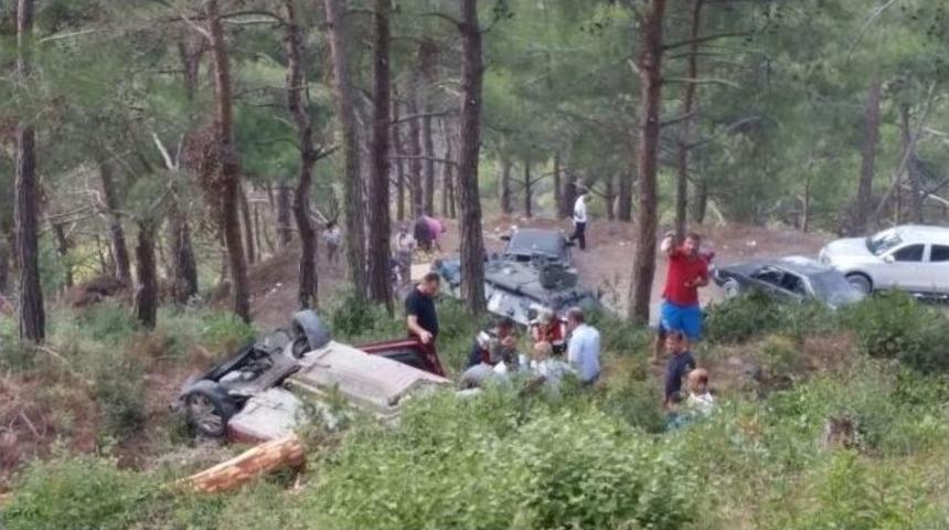 Piknikten D&ouml;nen Aile Otomobille U&ccedil;urumdan Yuvarlandı: 6 Yaralı