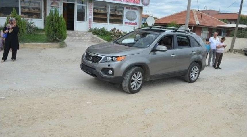 Motosikletle Otomobil Kafa Kafaya &Ccedil;arpıştı: 2 Yaralı