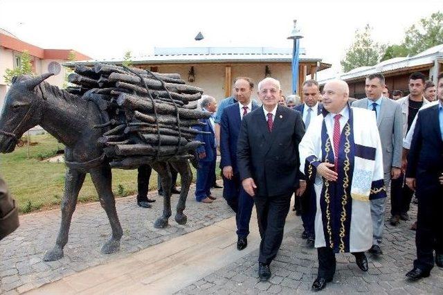 Meclis Başkanı Kahraman, Adıyaman’da Valiliği Ve Rektörlüğü Ziyaret Etti