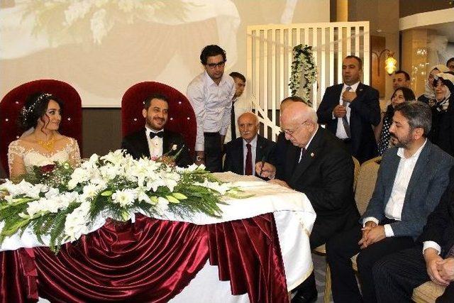 Tbmm Başkanı Kahraman Nikah Şahidi Oldu