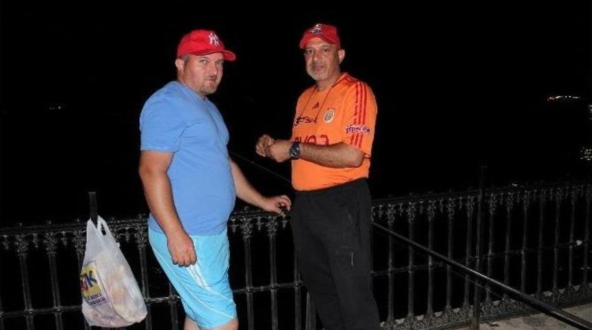 Balık Tutarak Stres Atıyorlar