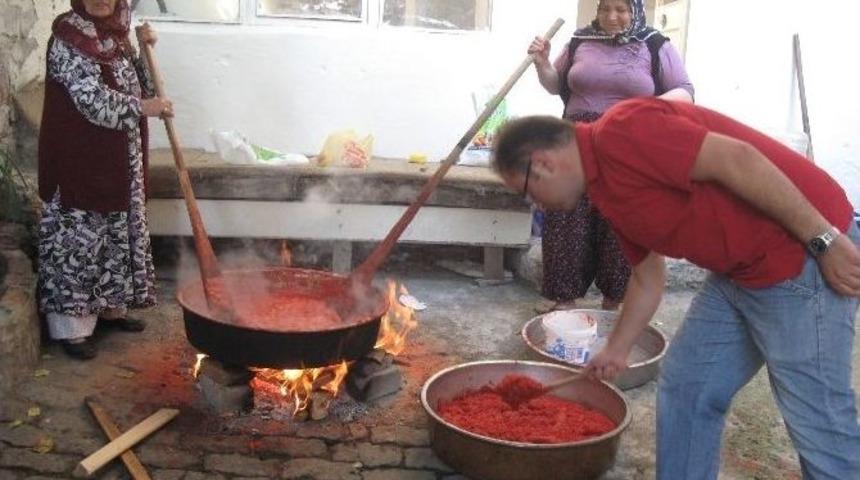 Aydın&rsquo;da Kış Hazırlıkları, Evlerin &Ccedil;atı Ve Balkonları Renklendi