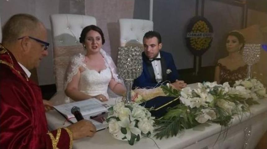 Liseli Gen&ccedil;lerin Aşkı, Avukatların Evliliği İle Doruğa Ulaştı