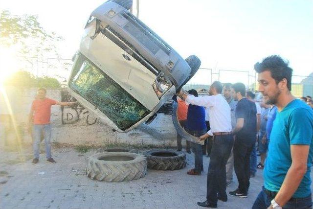 Osmaneli’de Kamyonet İtfaiye Bahçesine Uçtu: 4 Yaralı