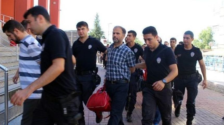 Fet&ouml;/pdy Ş&uuml;phelisi Emniyet M&uuml;d&uuml;rleri Adliyeye &Ccedil;ıkarıldı