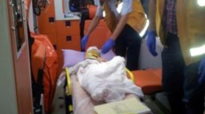 Otomobilin &Ccedil;arptığı İki &Ccedil;ocuk Yaralandı