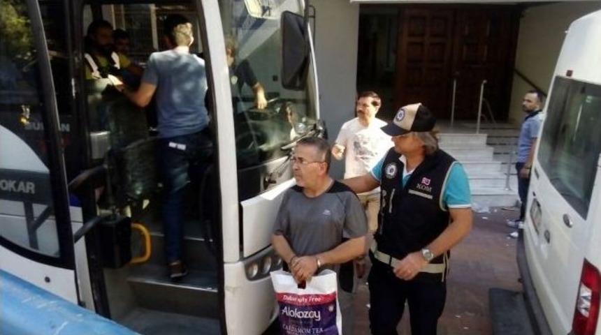 İzmir&rsquo;de 44 Fet&ouml; Ş&uuml;phelisi Adliyeye Sevk Edildi