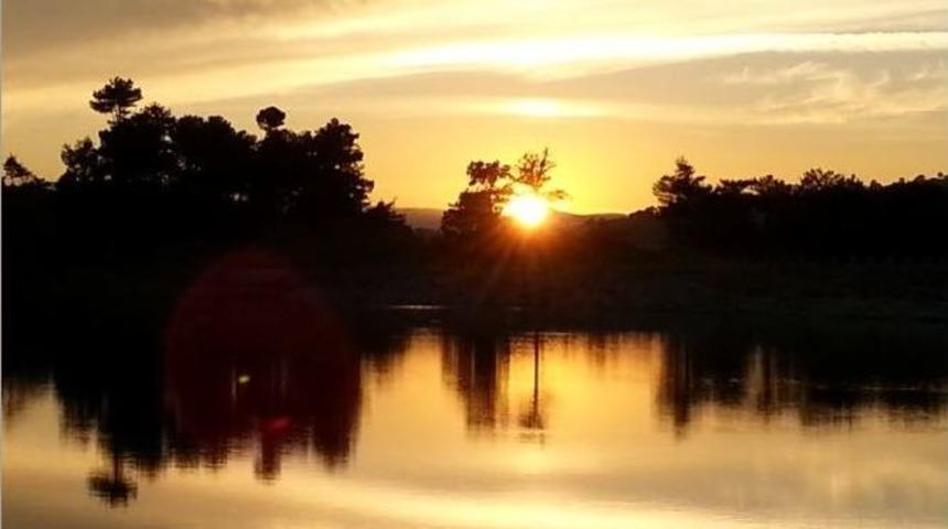 S&ouml;ğ&uuml;t G&ouml;leti G&uuml;n Batımı G&uuml;zelliği İle B&uuml;y&uuml;l&uuml;yor