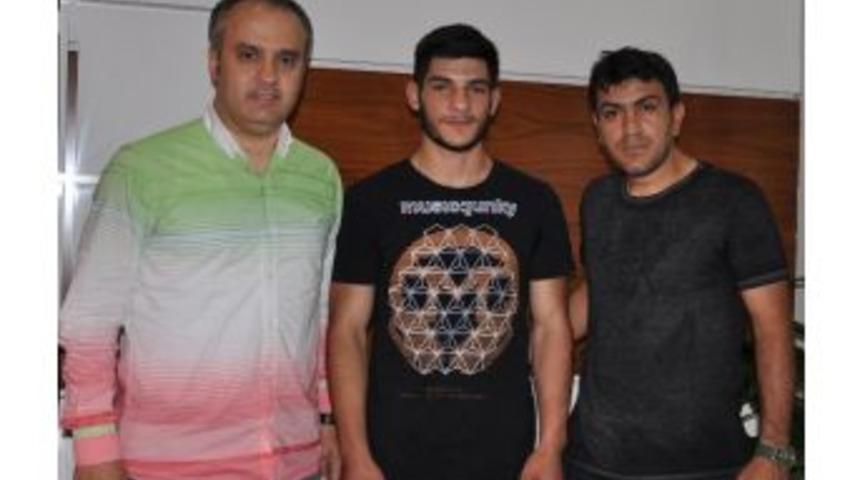 İneg&ouml;ll&uuml; Kick Boks&ccedil;u İrlanda&rsquo;da Şampiyonluk Peşinde