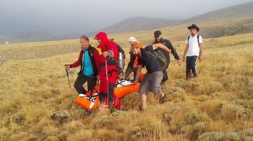 Dağda D&uuml;şerek Yaralanan Amat&ouml;r Dağcı Afad Ekiplerince Kurtarıldı