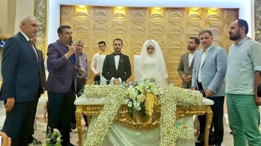 Bakan T&uuml;fenkci Nikah Şahidi Oldu