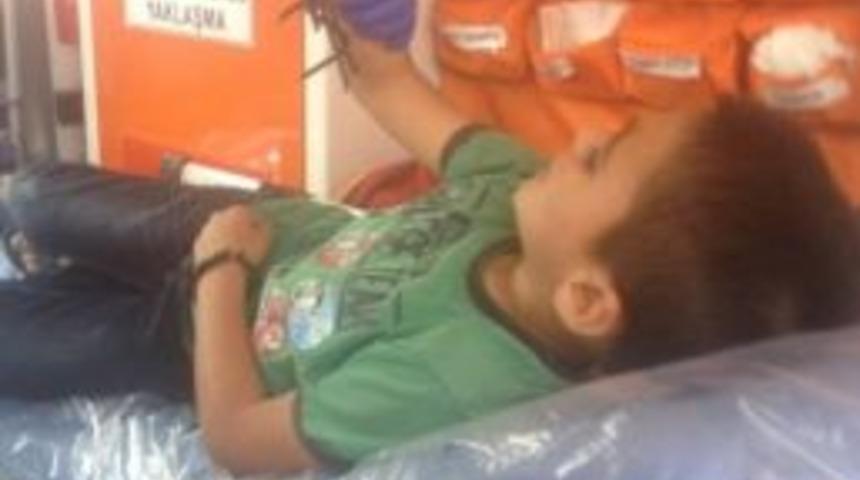 Koluna Demir Korkuluk Batan &Ccedil;ocuk Yaralandı