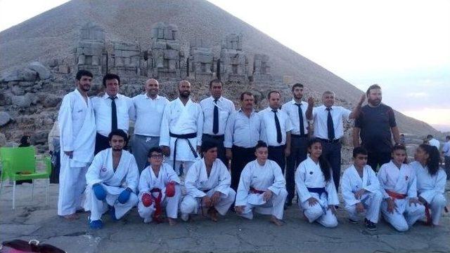 Karate Şampiyonasının Finali Nemrut Dağı’nda Yapıldı