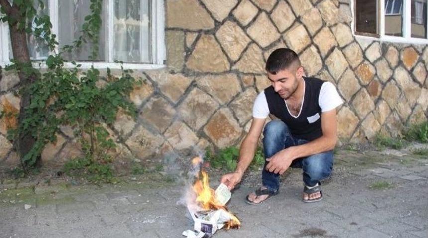 D&uuml;ğ&uuml;nde Aldığı 1 Dolar Bahşişleri Yaktı