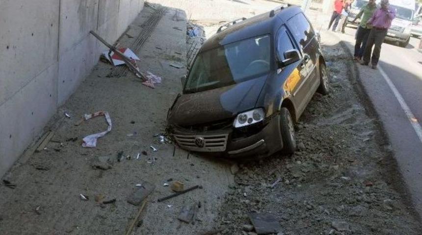 G&uuml;m&uuml;şhane&rsquo;de Trafik Kazası: 5 Yaralı